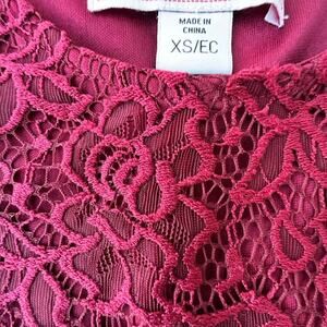 Adam Levine Girls XS, (4-5) Maroon lace pull on, short sleeves, full skirt